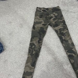 Camouflage leggings in great condition